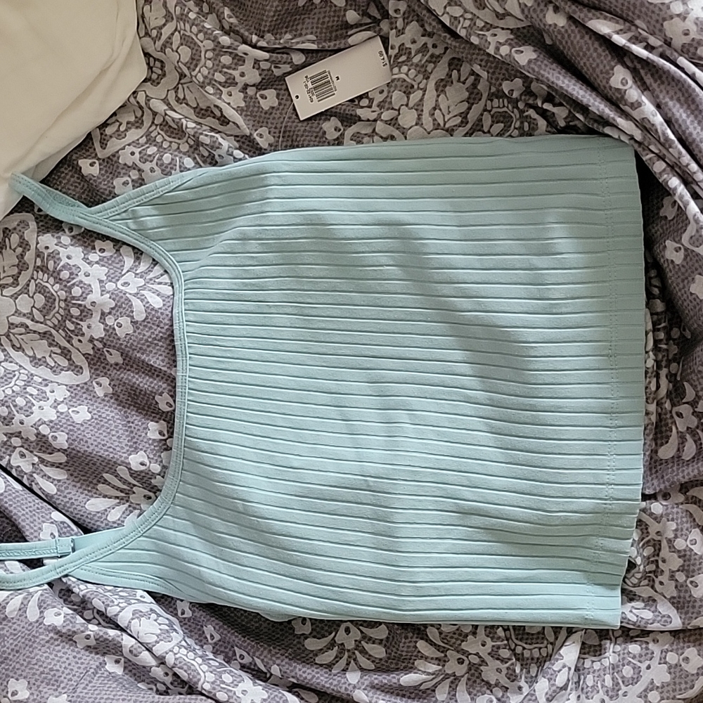 Old navy Women's cropped top never worn